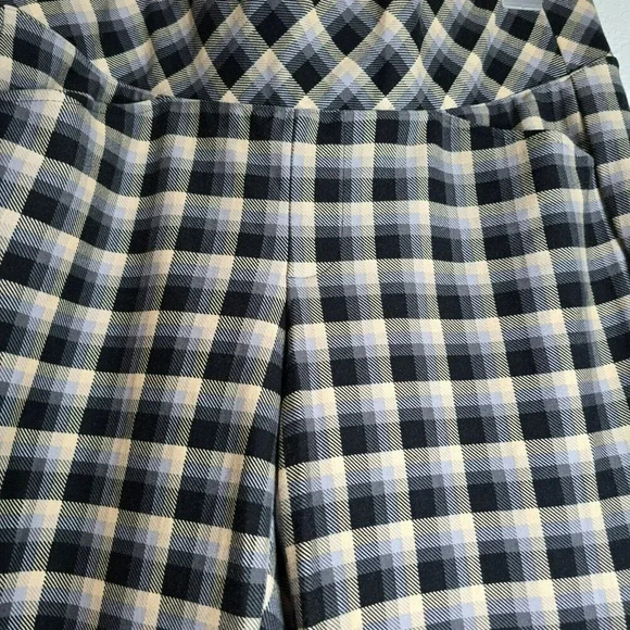 Torrid Plus Size 1R Black & Beige Plaid High-Waisted pocket pixie Flare Pant - Picture 13 of 16